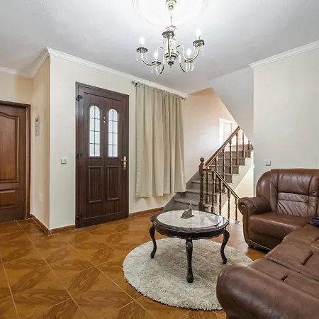 Valley Nest By Zest And Guest *